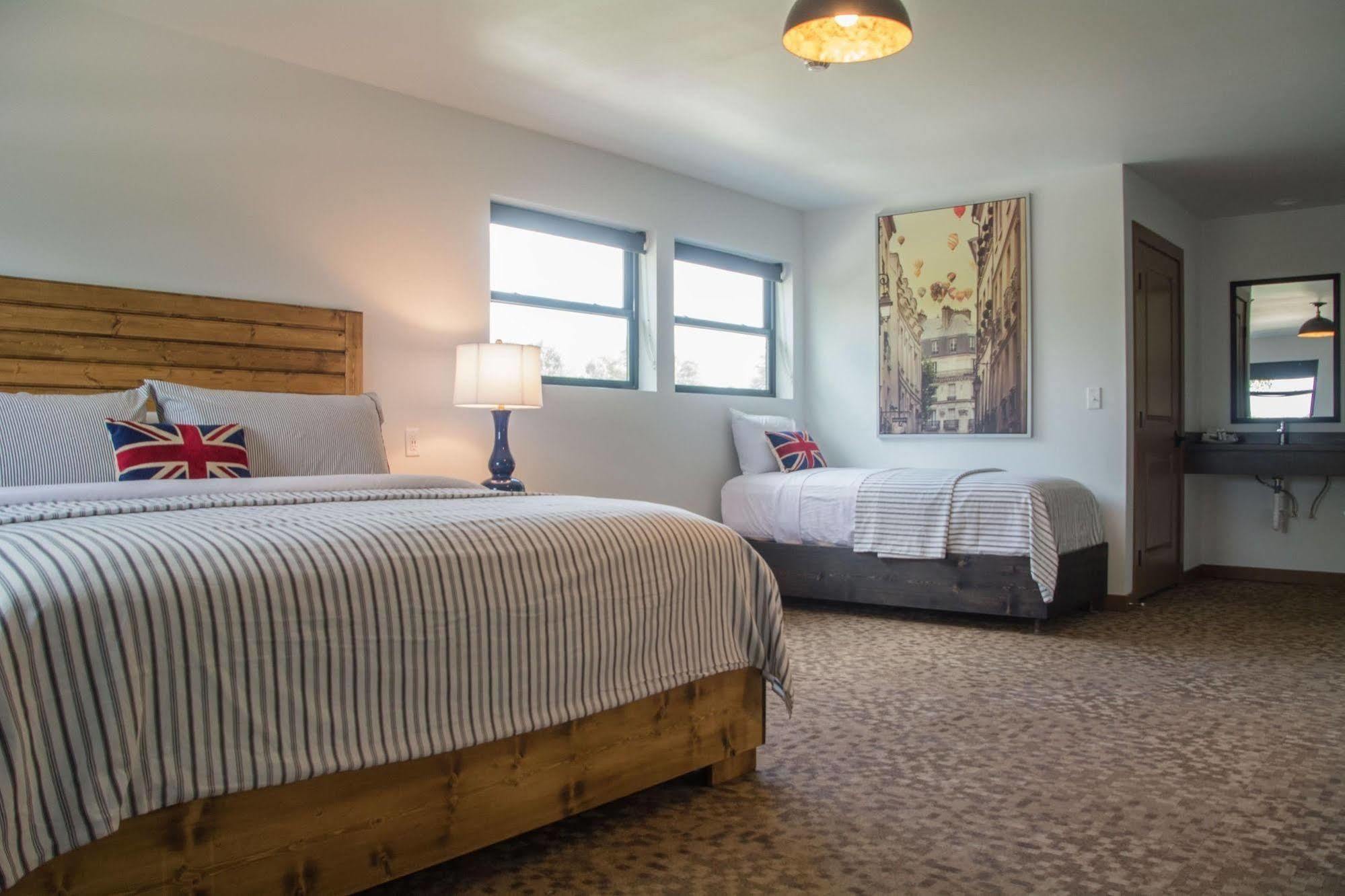 Okoboji Commons Hotel Экстерьер фото