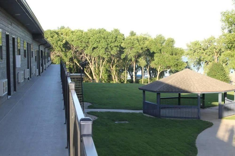 Okoboji Commons Hotel Экстерьер фото