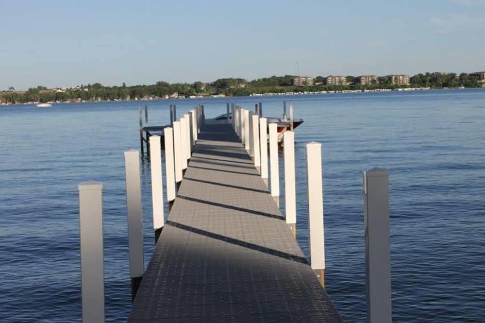 Okoboji Commons Hotel Экстерьер фото